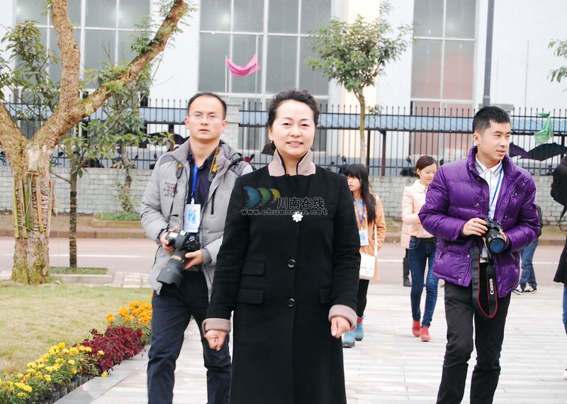 “彭妈妈”(图4)