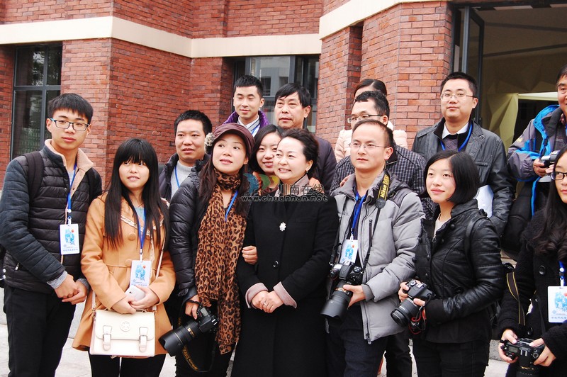 “彭妈妈”(图9)
