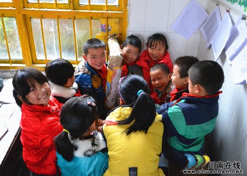 泸州叙永:全方位御寒 高寒山区学生冬天不冷(图1) 泸州叙永:全方位御寒 高寒山区学生冬天不冷(图1)
