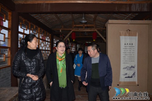 泸州市旅游局局长率队调研西岸村乡村旅游发展(图1) 泸州市旅游局局长率队调研西岸村乡村旅游发展(图1)