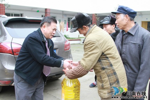 泸州:农民企业家欧神华艰辛创业富不忘本(图1)