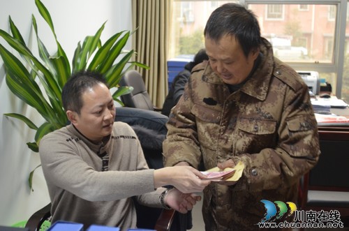 泸州：15万元大病救助金帮扶35名特困职工(图1)