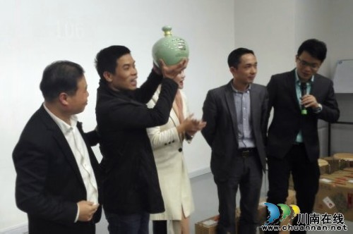 仙潭集团创新推出年份潭酒&nbsp;亮相广州引关注(图2)