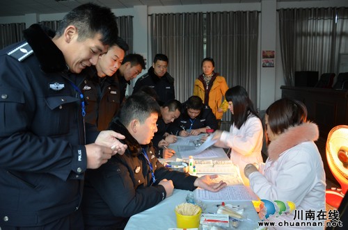 华阳街道:机关干部排队献血8800毫升(图1) 华阳街道:机关干部排队献血8800毫升(图1)