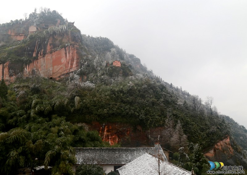 泸州叙永丹山紫霞峰迎来今年第一场冬雪(图3) 泸州叙永丹山紫霞峰迎来今年第一场冬雪(图3)