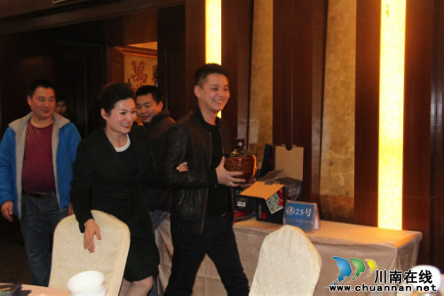 仙潭集团年份潭酒古蔺酒会空前火爆(图9) 仙潭集团年份潭酒古蔺酒会空前火爆(图9)