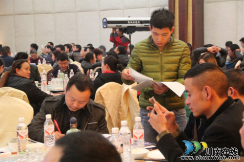 仙潭集团年份潭酒古蔺酒会空前火爆(图14) 仙潭集团年份潭酒古蔺酒会空前火爆(图14)