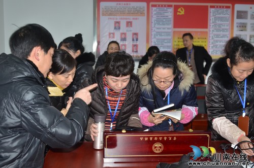 泸州市总工会干部职工认真学习《禁毒法》(图1)