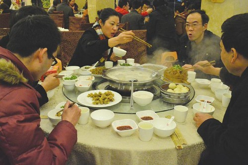 冬至羊肉汤热火 泸州一小店一晚卖掉千斤羊肉(图1) 冬至羊肉汤热火 泸州一小店一晚卖掉千斤羊肉(图1)