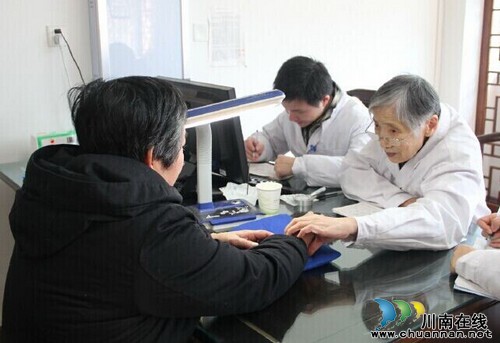 冬季膏方进补正当时 泸医中医院又迎膏方热(图2) 冬季膏方进补正当时 泸医中医院又迎膏方热(图2)