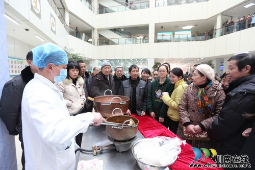 冬季膏方进补正当时 泸医中医院又迎膏方热(图3) 冬季膏方进补正当时 泸医中医院又迎膏方热(图3)