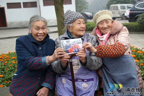泸州:走基层送文化 华阳街道西岸村年味愈浓(图3) 泸州:走基层送文化 华阳街道西岸村年味愈浓(图3)