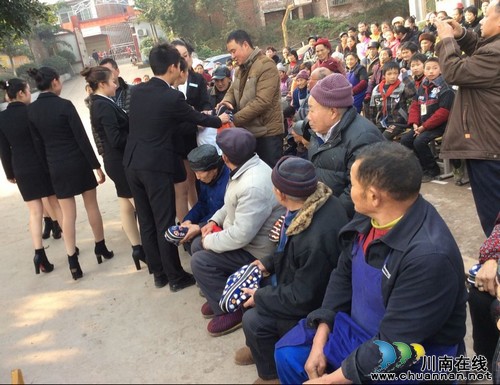 凤鸣镇:践行社会主义价值观,把廉政文艺送进校园(图2) 凤鸣镇:践行社会主义价值观,把廉政文艺送进校园(图2)