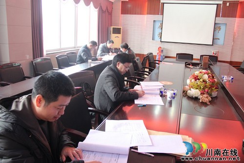 泸县高中新教师集体参加“高考”(图2) 泸县高中新教师集体参加“高考”(图2)
