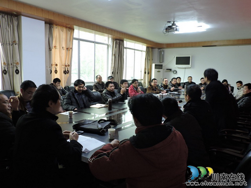 泸州市物理学科中心组专家到泸县一中教学视导(图2) 泸州市物理学科中心组专家到泸县一中教学视导(图2)
