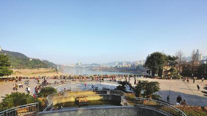 川南大雾 上午啥也看不见 下午太阳金灿灿(图1) 川南大雾 上午啥也看不见 下午太阳金灿灿(图1)