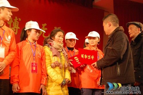 泸州市红星志愿者协会2014年总结表彰会召开(图3)