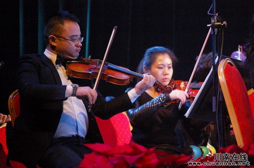 李谷一完美献唱合江江语美家居新春音乐会(图12) 李谷一完美献唱合江江语美家居新春音乐会(图12)