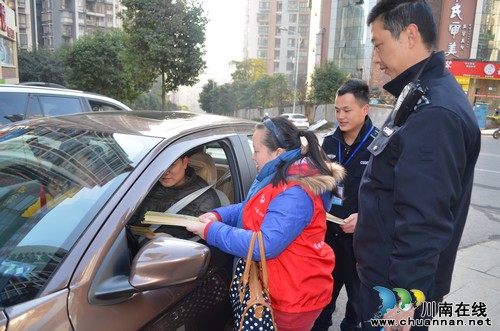 华阳街道:发放文明停车卡 服务居民用途广(图1) 华阳街道:发放文明停车卡 服务居民用途广(图1)