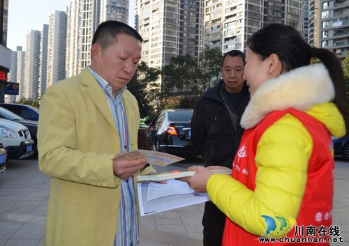 华阳街道:发放文明停车卡 服务居民用途广(图2) 华阳街道:发放文明停车卡 服务居民用途广(图2)
