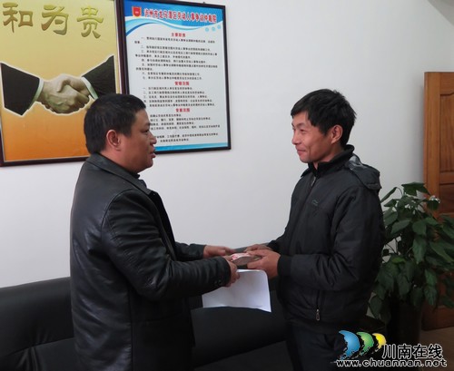 龙马潭区：劳动人事争议仲裁委员会秉公维权&nbsp;农民工获赔5万元(图1)