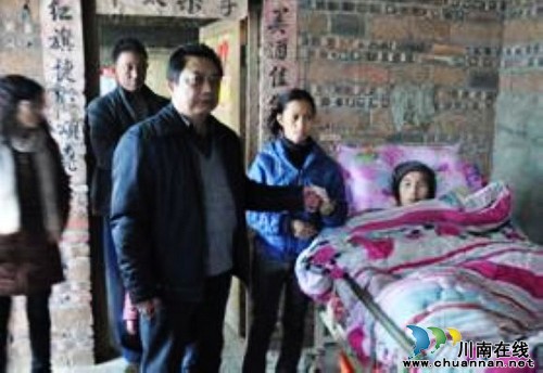 叙永总工会情系彝村困难户寒冬送暖(图1) 叙永总工会情系彝村困难户寒冬送暖(图1)