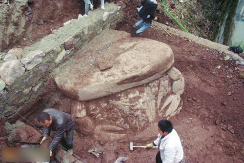 宜宾"土豪"宅院挖出两块怪石(图2)