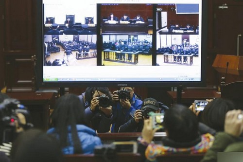 复旦投毒案二审维持原判 自贡亲属坟前祭奠告慰黄洋(图1) 复旦投毒案二审维持原判 自贡亲属坟前祭奠告慰黄洋(图1)
