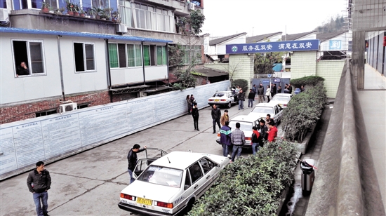 内江：驾校“严”教练“一声吼”&nbsp;学员忙退学(图1)