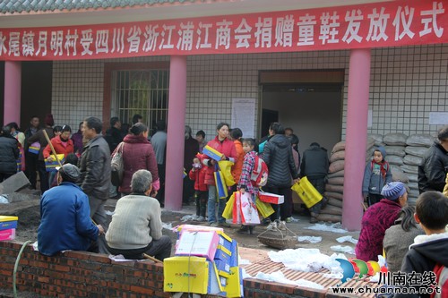 水尾镇：14万元爱心捐助温暖千颗贫困儿童的心(图1)