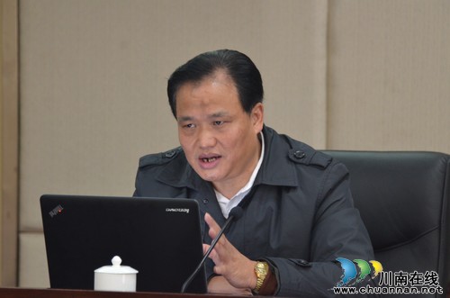 泸州市酒业集中发展区举办党的十八届四中全会精神宣讲会(图3)