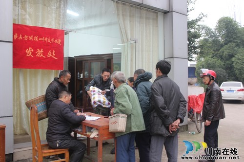 方洞镇：深入基层“接地气”，困难帮扶暖人心(图1)