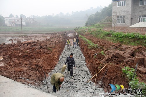 奇峰镇:农田水利基本建设全面启动(图1) 奇峰镇:农田水利基本建设全面启动(图1)