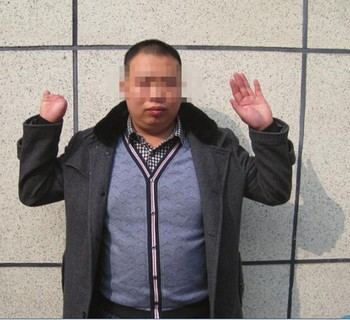 自贡“断指父亲”无证驾车为儿送药费（图）(图1)