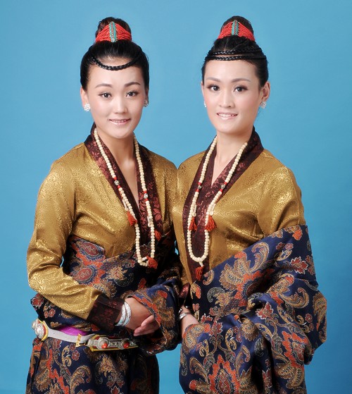 女中音姐妹花“马尔康姑娘”嗨翻泸州(图)(图3) 女中音姐妹花“马尔康姑娘”嗨翻泸州(图)(图3)