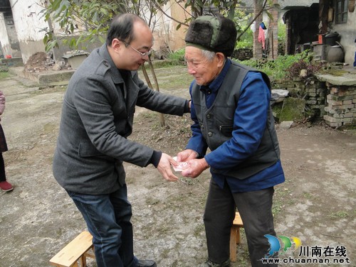 泸县总工会看望慰问劳动模范和困难职工(图2) 泸县总工会看望慰问劳动模范和困难职工(图2)
