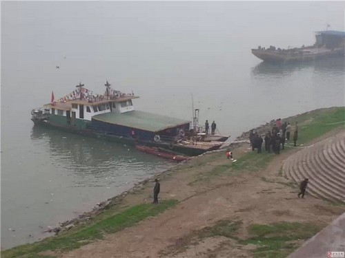 合江渡口又开船,两岸群众齐叫好(图1) 合江渡口又开船,两岸群众齐叫好(图1)