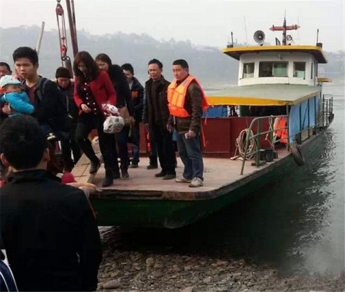 合江渡口又开船,两岸群众齐叫好(图2) 合江渡口又开船,两岸群众齐叫好(图2)