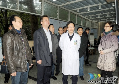 省卫计委莅临泸医附院检查指导安全工作(图1)