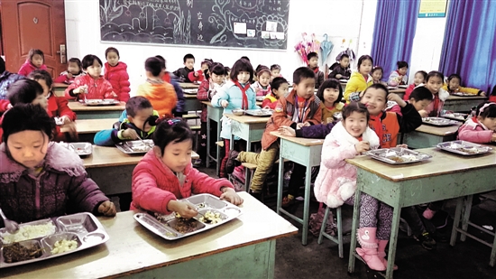 内江农民工子女的烦恼:放学了,我们该往哪里去?(图1) 内江农民工子女的烦恼:放学了,我们该往哪里去?(图1)