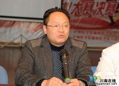 4对连体婴儿昨回泸医附院体检&nbsp;生长发育均良好(图3)