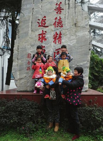 4对连体婴儿昨回泸医附院体检&nbsp;生长发育均良好(图7)