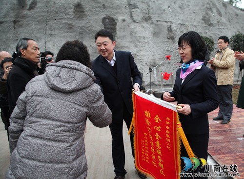 泸州:政企合作投入千万元&nbsp;群众喝上"放心水"(图1)