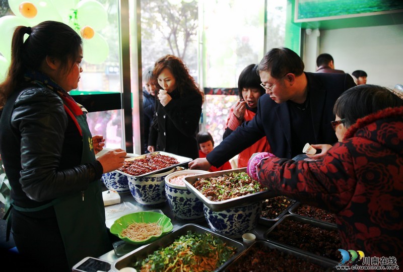 泸州:失地农民开便利店&nbsp;“产供销”一体保质量(图3)