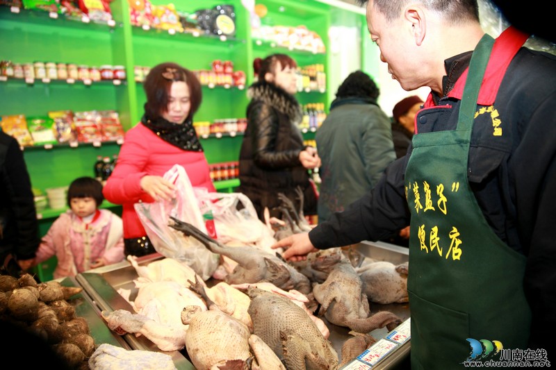泸州:失地农民开便利店&nbsp;“产供销”一体保质量(图4)