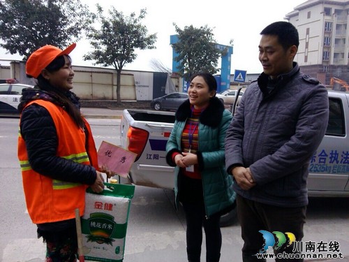 华阳街道:华宜社区优秀保洁员获嘉奖(图1) 华阳街道:华宜社区优秀保洁员获嘉奖(图1)