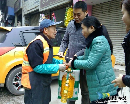 华阳街道:华宜社区优秀保洁员获嘉奖(图2) 华阳街道:华宜社区优秀保洁员获嘉奖(图2)