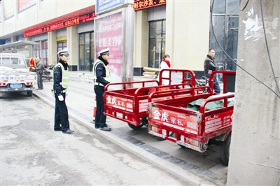宜宾中心城区开展交通秩序集中整治(图1)