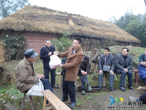 百和镇:新春慰问温暖困难群众(图1) 百和镇:新春慰问温暖困难群众(图1)