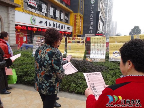 华阳街道:开展新春返乡人员禁毒集中宣传活动(图1) 华阳街道:开展新春返乡人员禁毒集中宣传活动(图1)